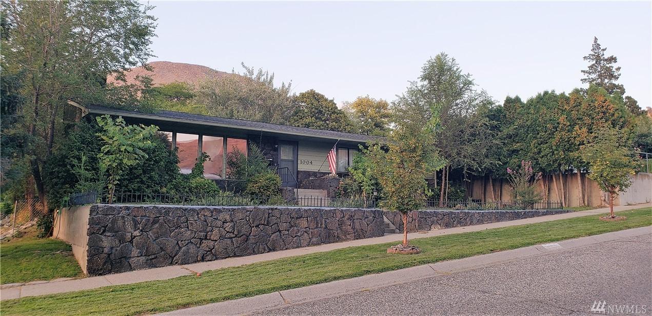 1004 Civic Wy - Photo 1