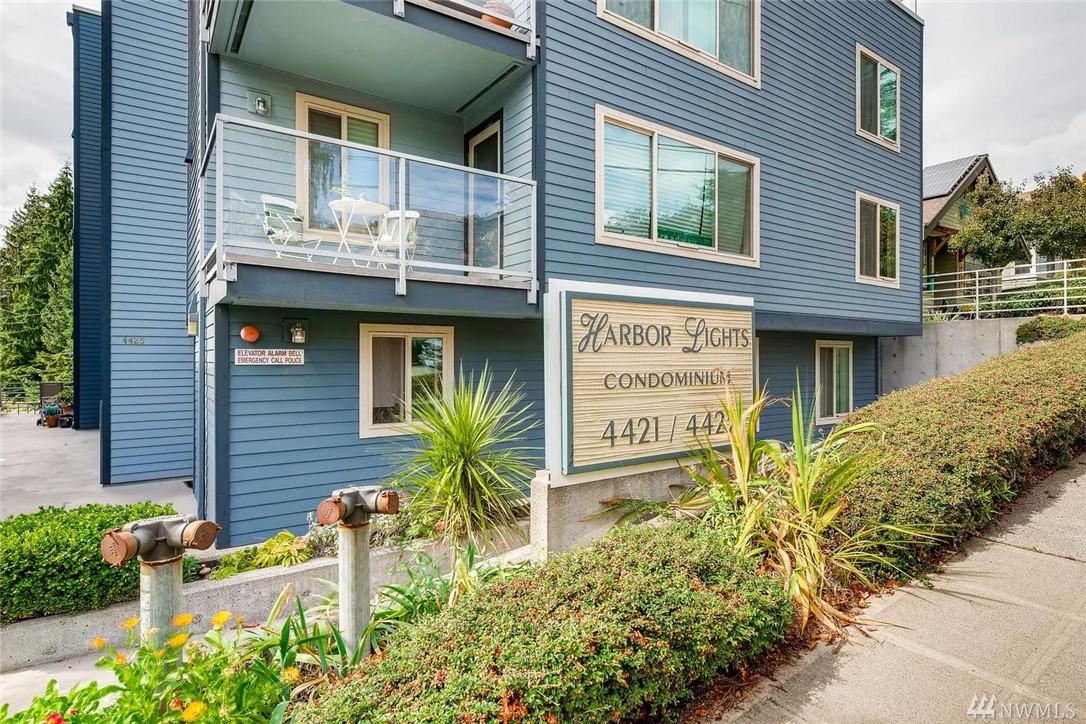4425 Greenwood Ave - Photo 1