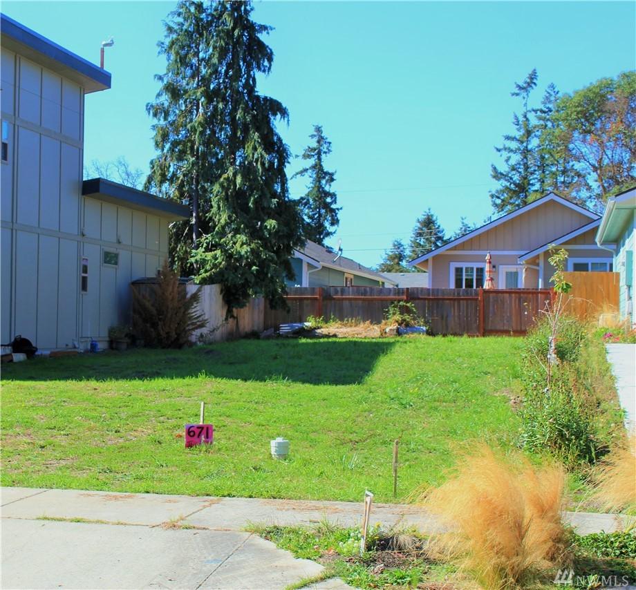 671 Thomas St - Photo 1