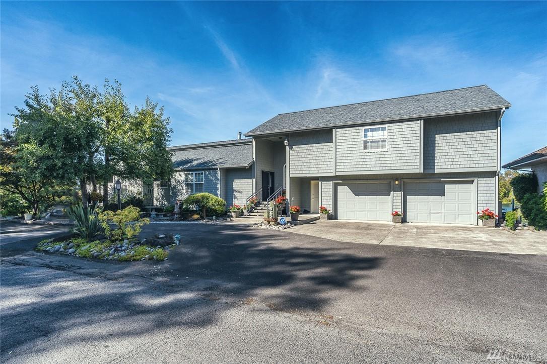 525 Lakeshore Dr - Photo 1