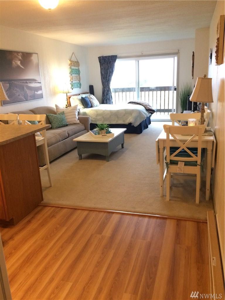304 14th St - Photo 1