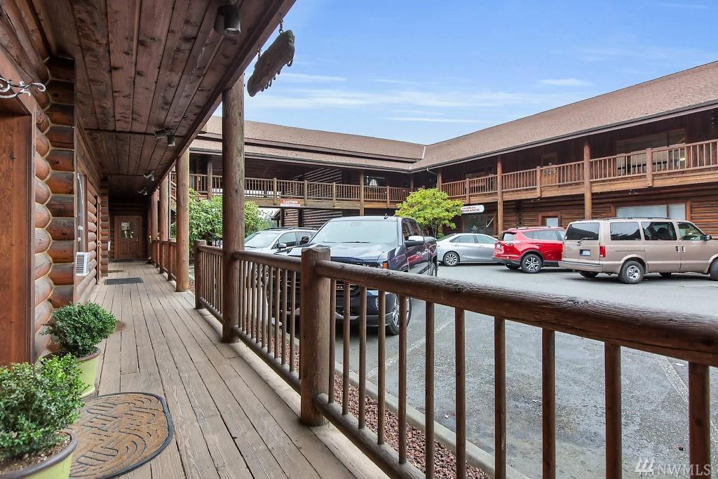 390 Midway Blvd - Photo 1