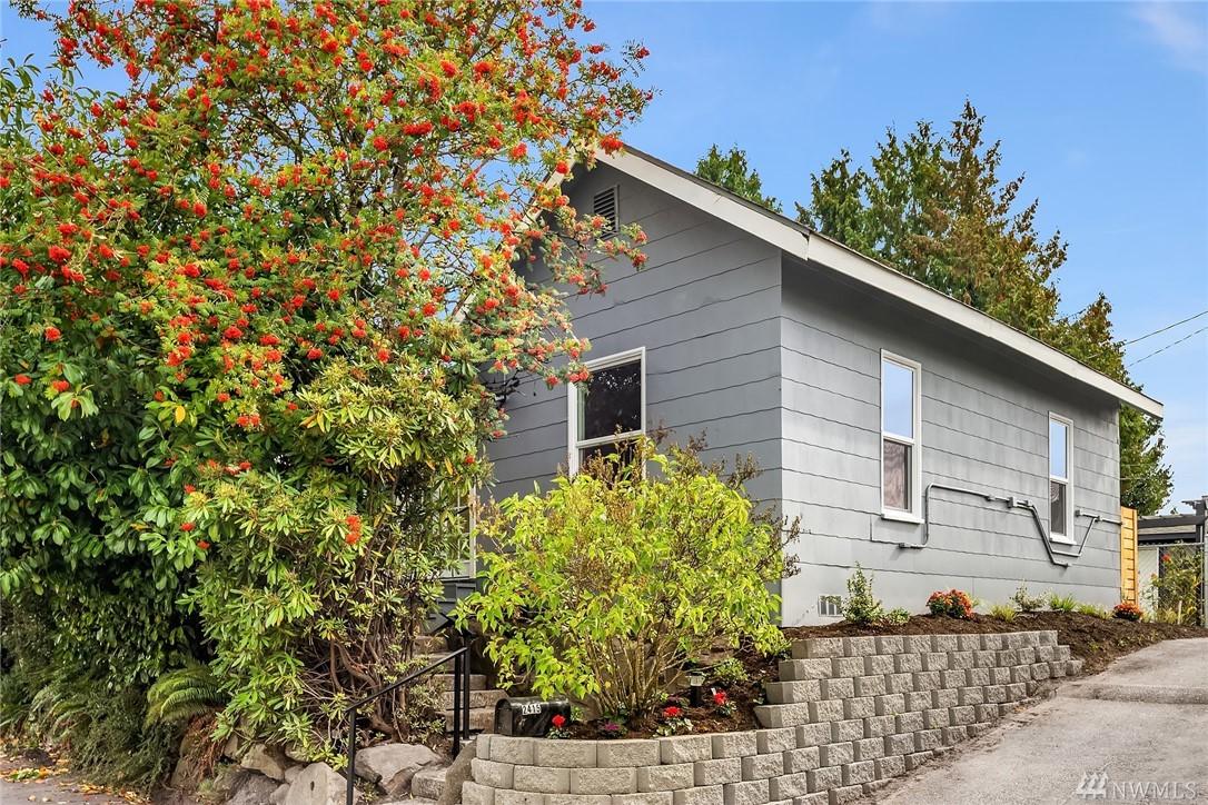 2415 Grand St - Photo 1