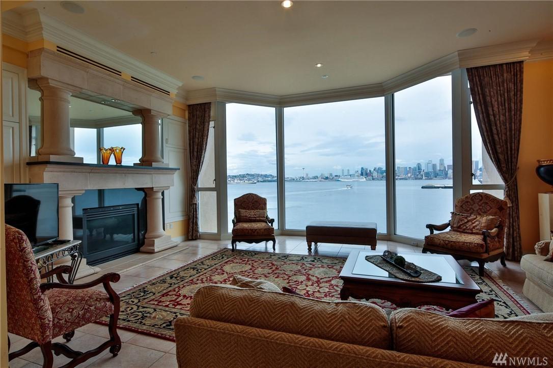 1709 Harbor Ave - Photo 1