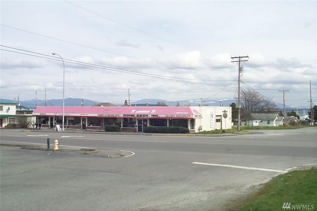 2913 Commercial Ave - Photo 1
