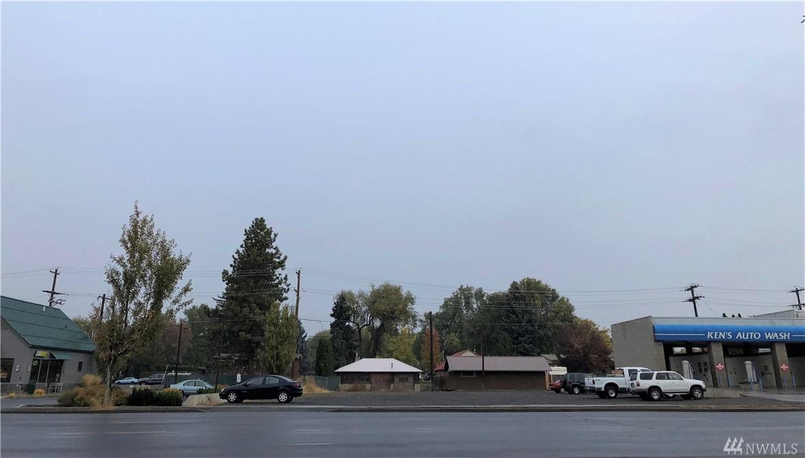 1011 University Wy - Photo 1