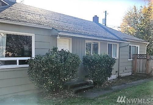 138 Rainier Ave - Photo 1