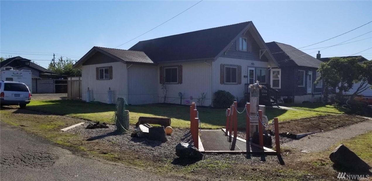 1143 Cedar St - Photo 1