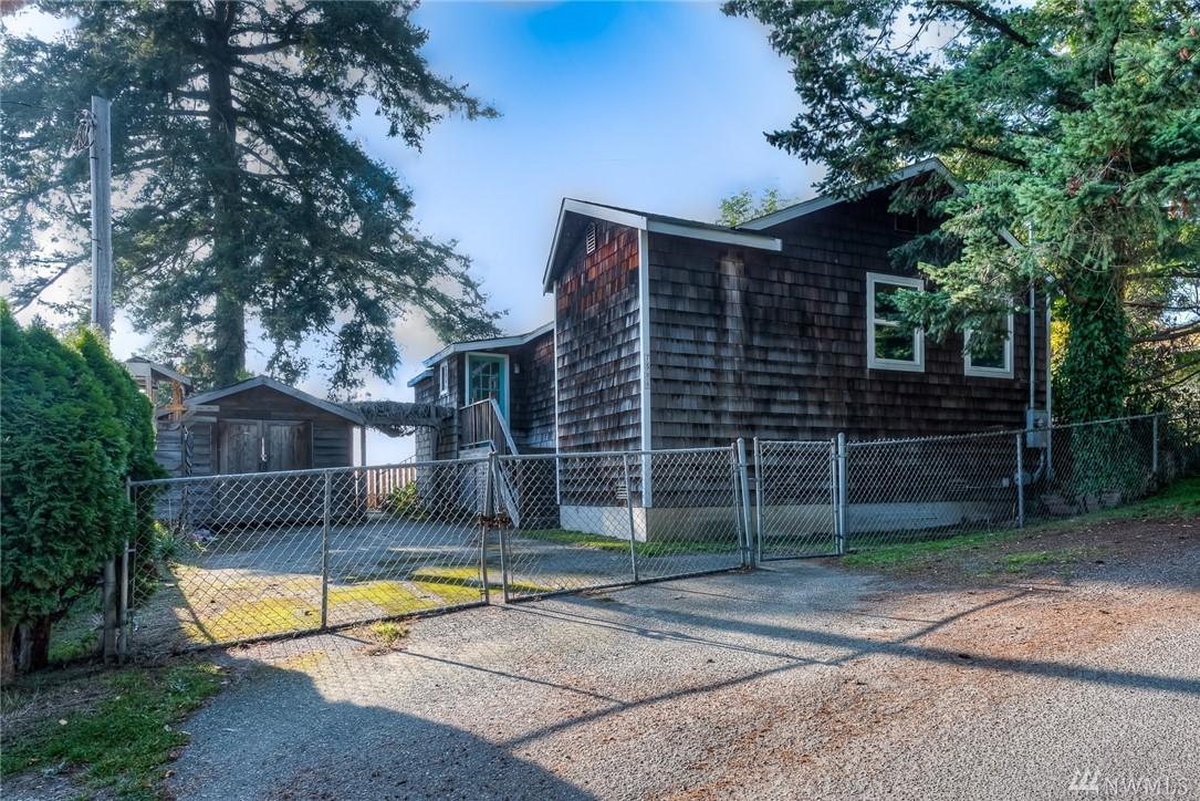 7506 47th Ave - Photo 1