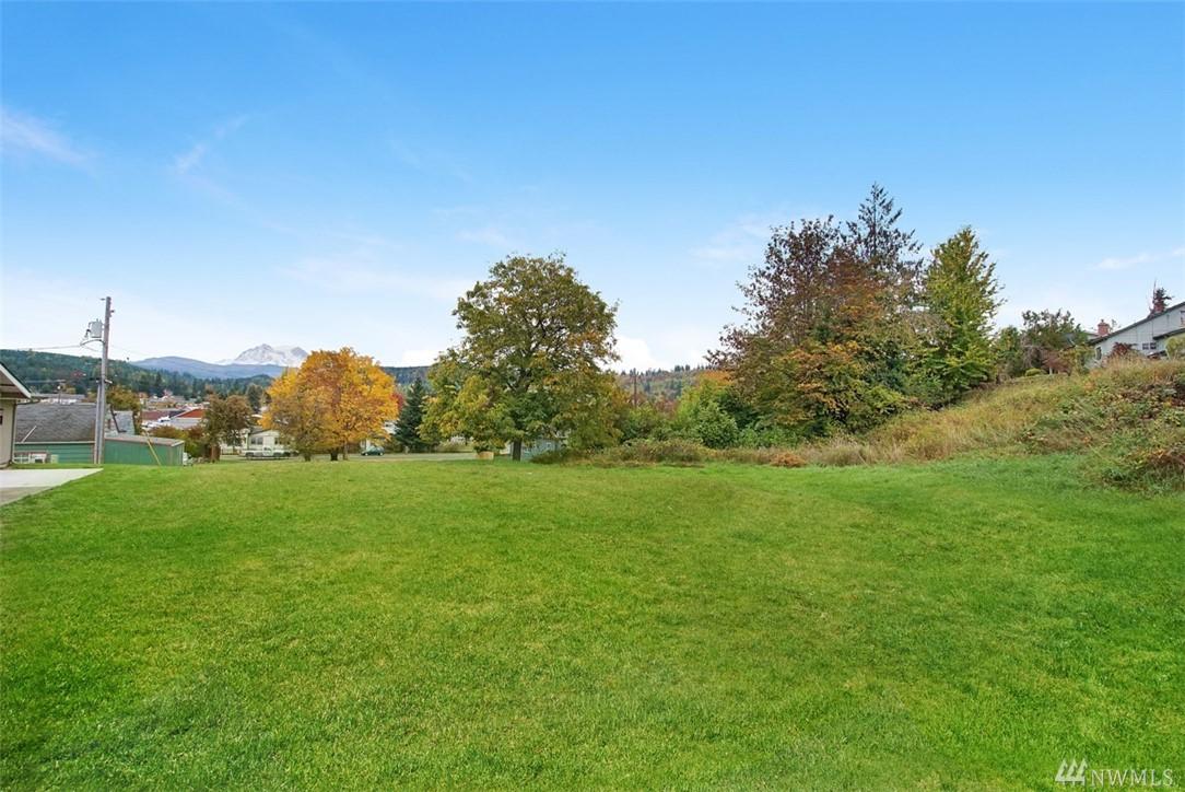 119 Rainier Ave - Photo 1