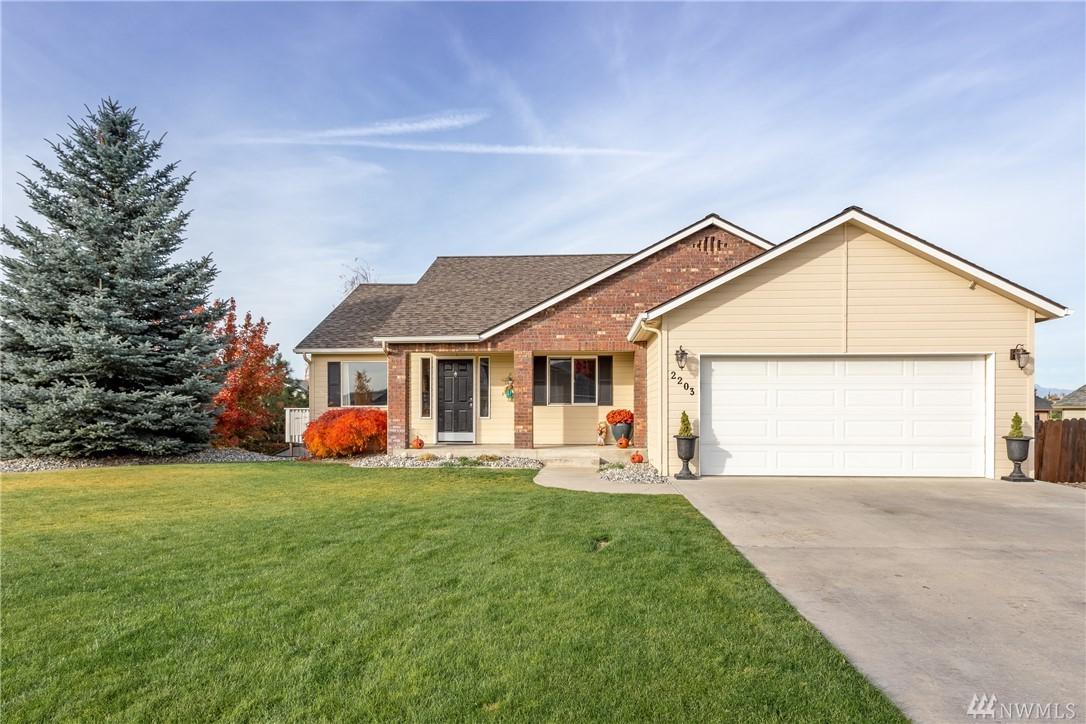 2203 Inglewood Dr - Photo 1
