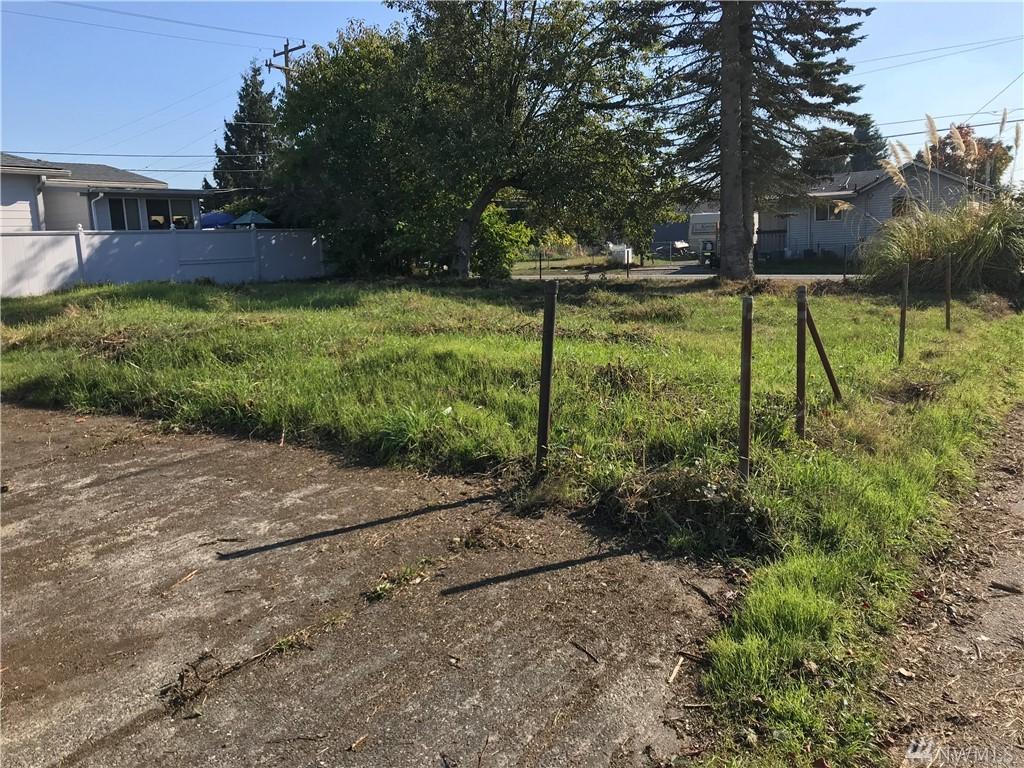 1812 98th St - Photo 1