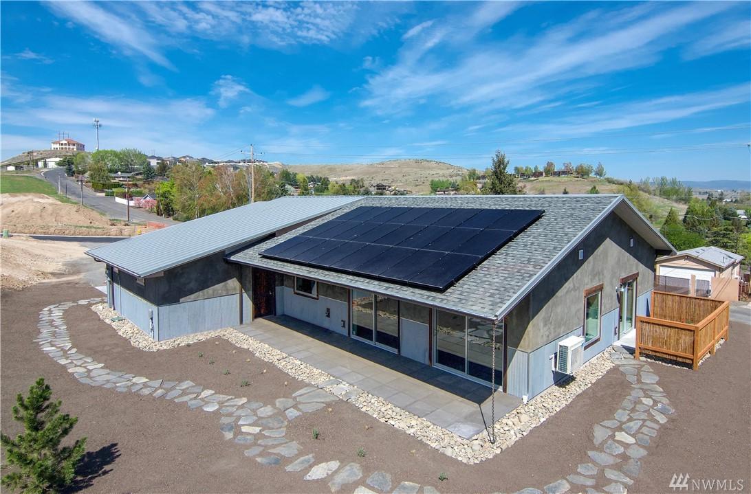 811 Selah Vista Wy - Photo 1