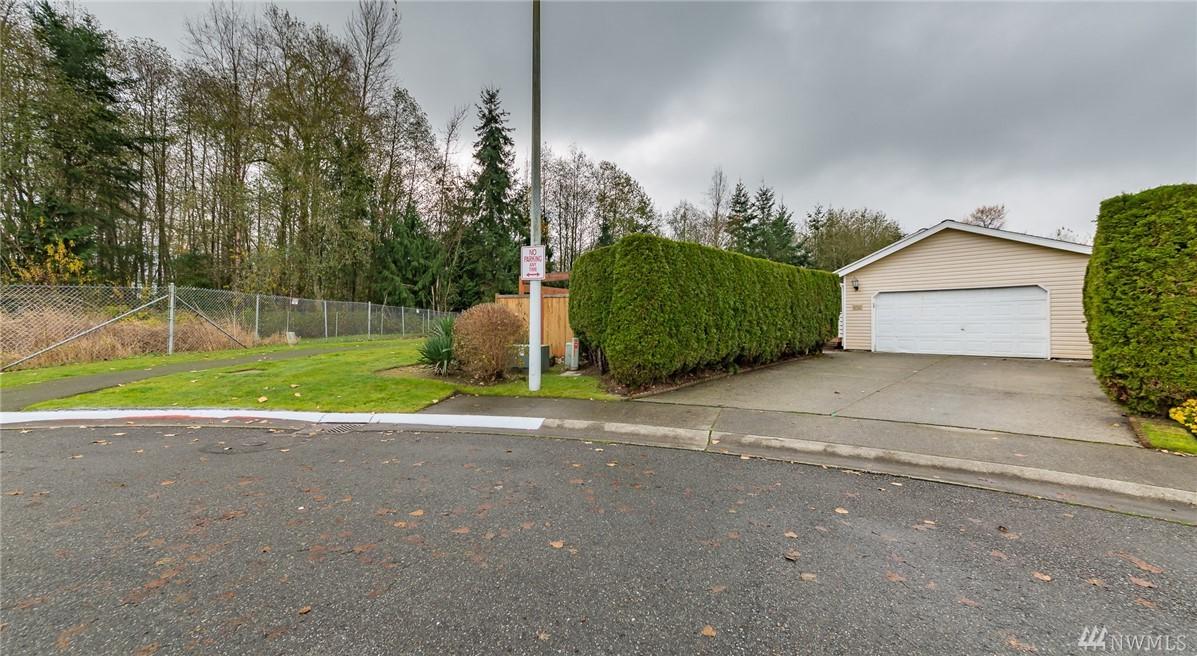 16402 42nd Ave Ne - Photo 1