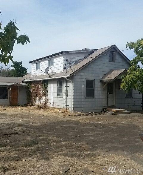 704 20th Ave - Photo 1
