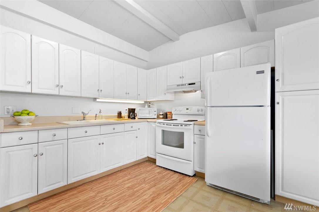 465 Winslow Wy - Photo 1
