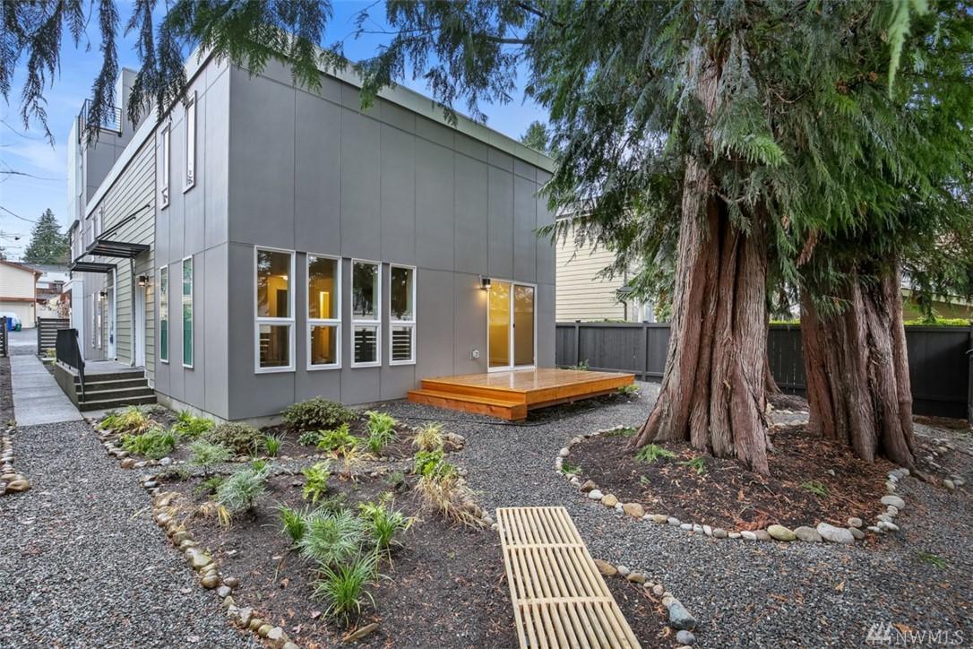 10522 Whitman Ave - Photo 1