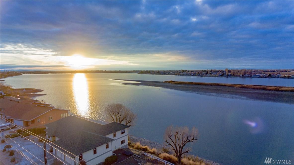 1604 Marina Dr - Photo 1