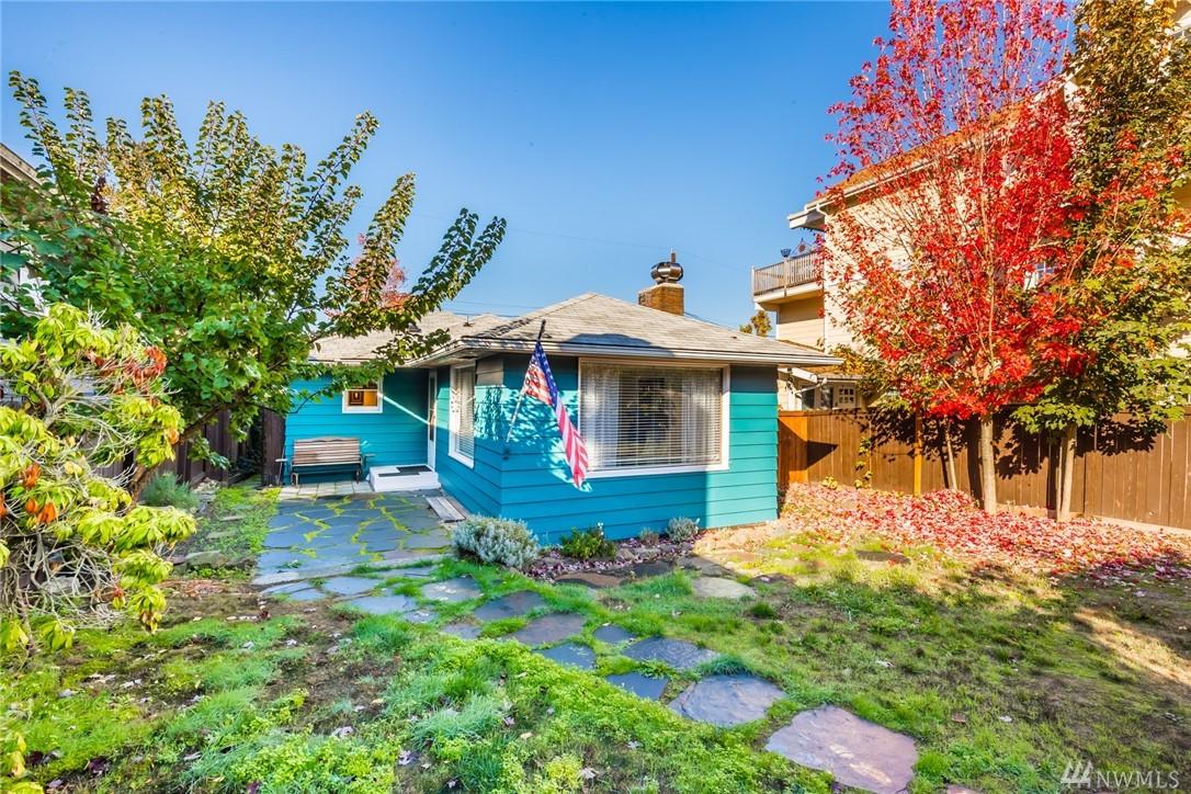 7433 California Ave - Photo 1