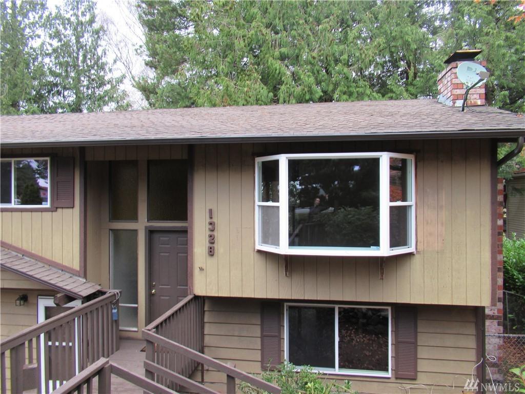 1328 Hollis St - Photo 1