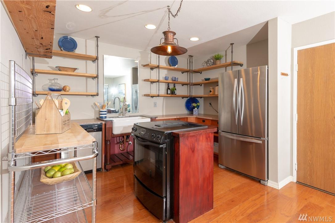 211 Summit Ave - Photo 1