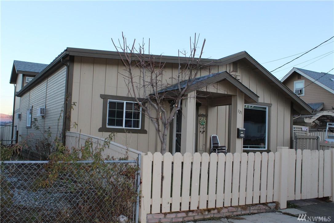 921 Walker St - Photo 1