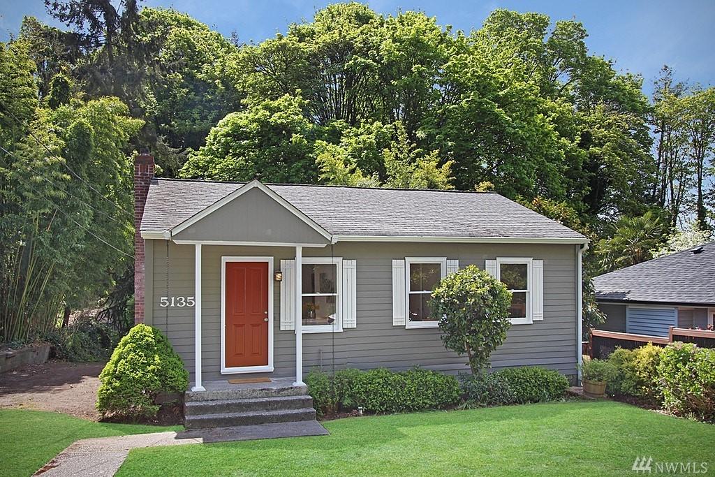 5135 Admiral Wy - Photo 1