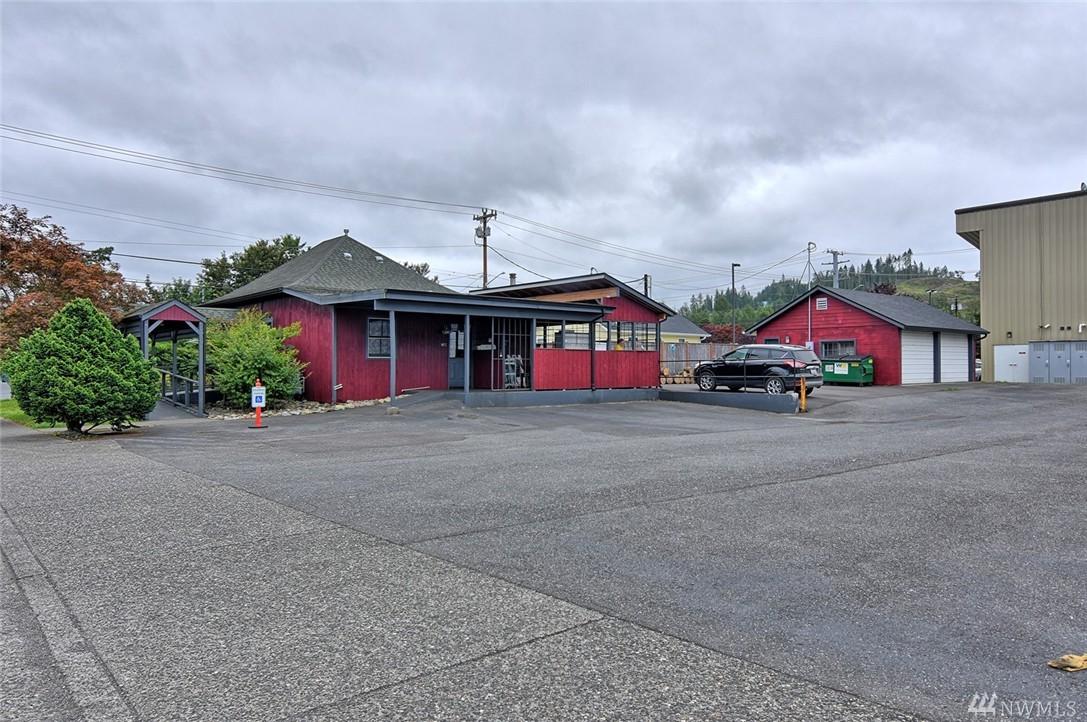 402 Stanley St - Photo 1