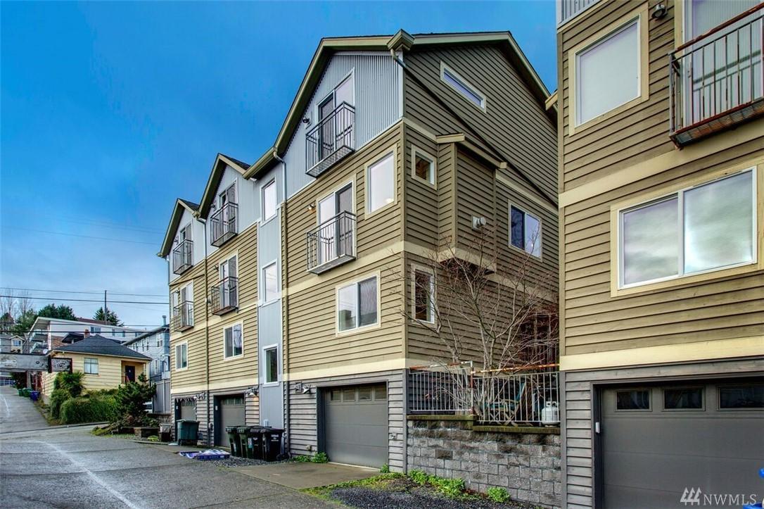 1018 Taylor Ave - Photo 1