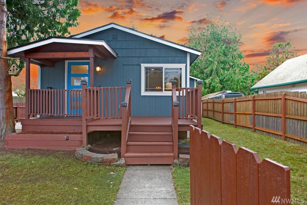 3915 102nd St - Photo 1