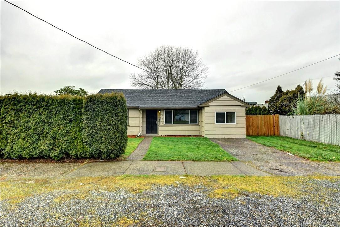 729 Woodford Ave - Photo 1