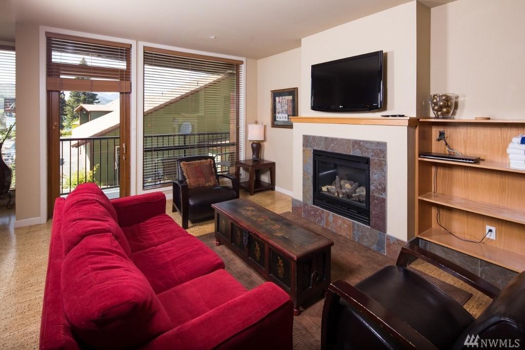2220 Woodin Ave - Photo 1