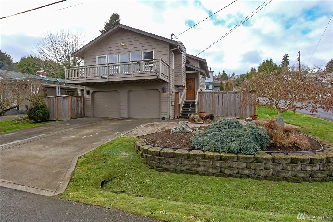 2212 Spring St - Photo 1