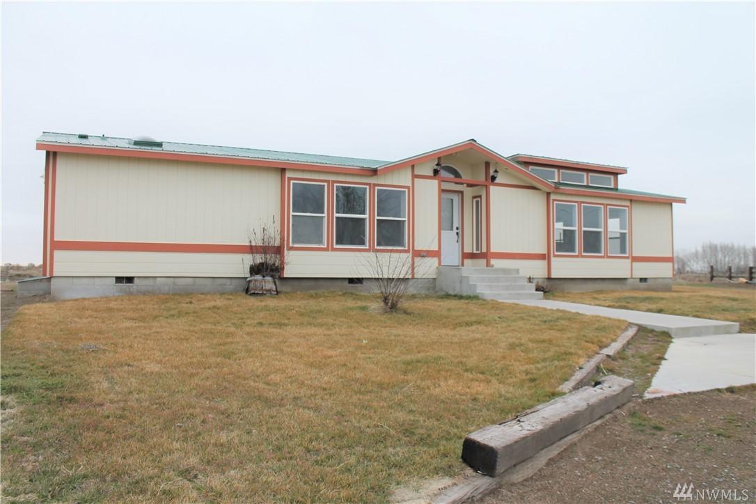 1241 Hiawatha Est Rd - Photo 1