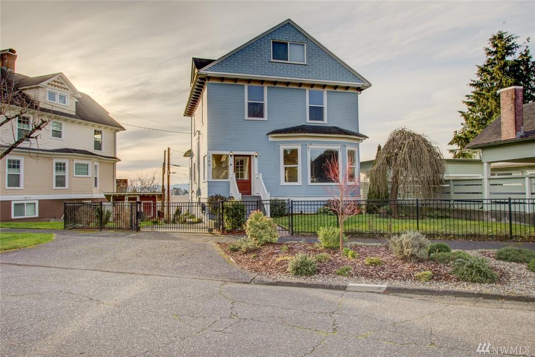 209 8th St - Photo 1