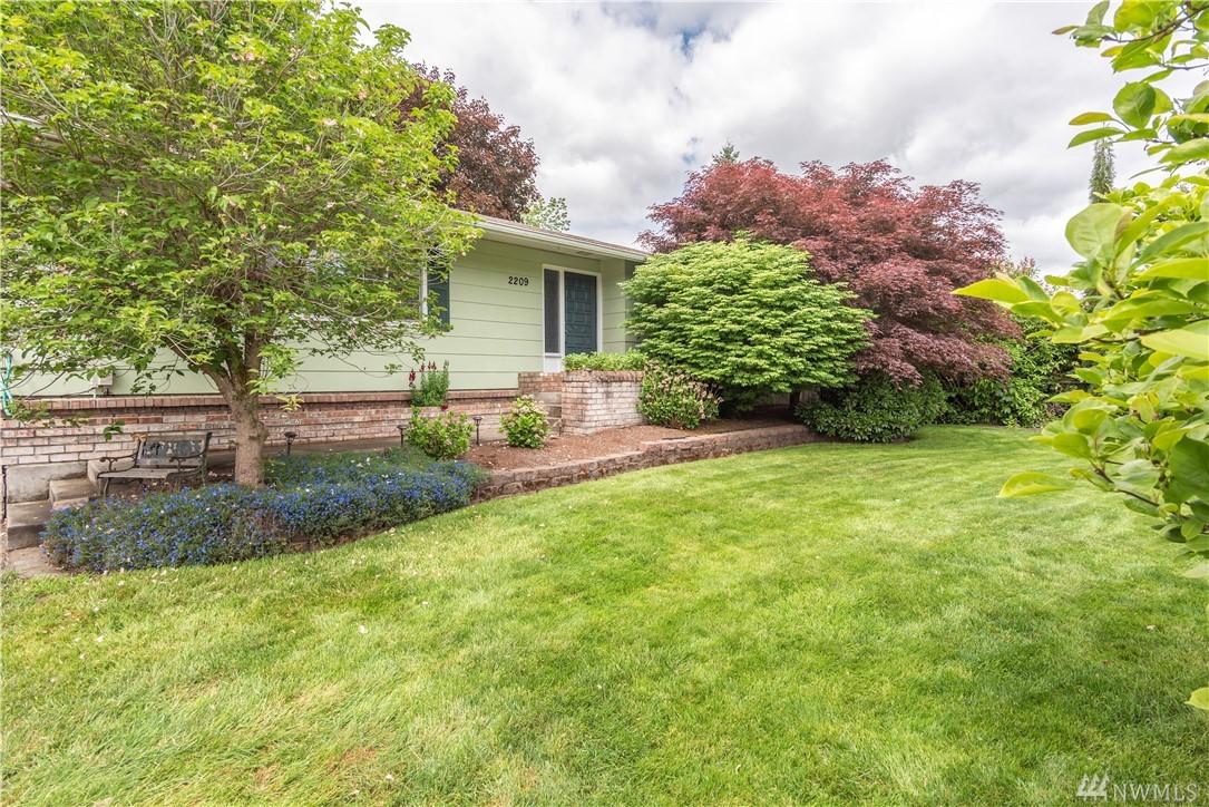 2209 Eureka Ave - Photo 1