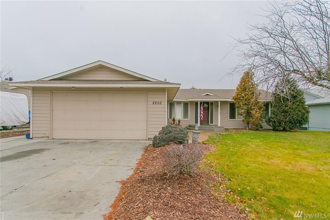 2202 Beaumont Dr - Photo 1