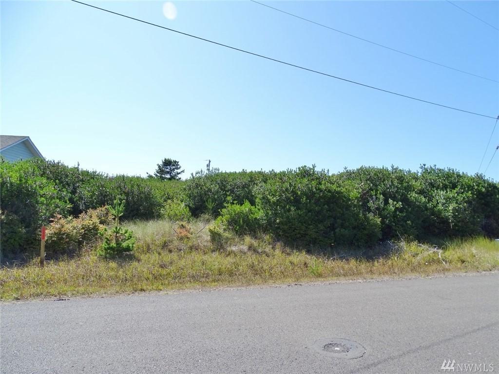 1273 Fairwood Dr - Photo 1