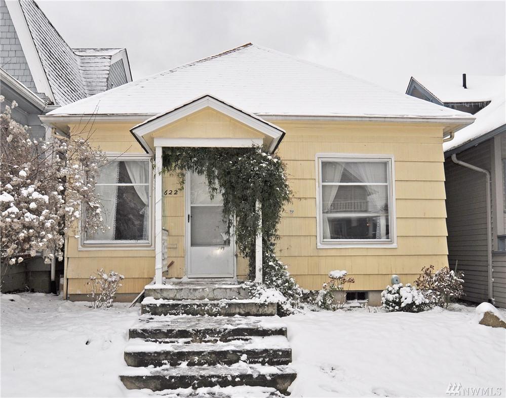 622 Oakes St - Photo 1