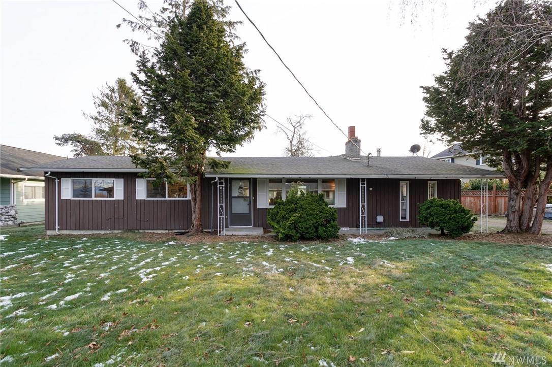 407 First St - Photo 1