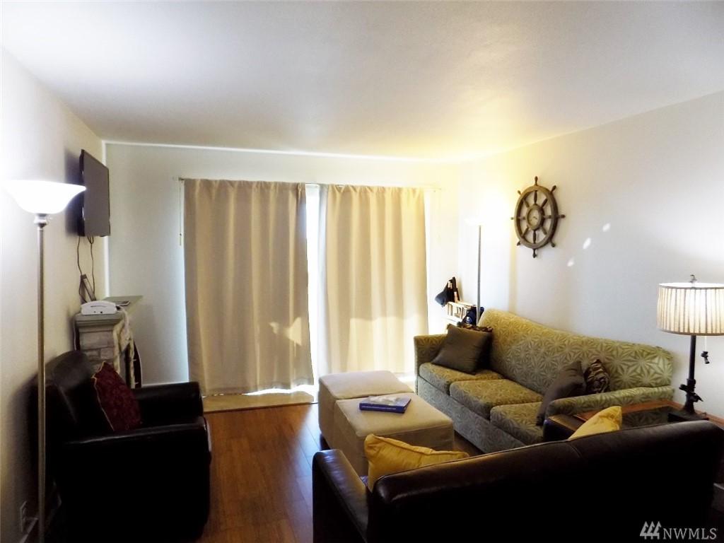 304 14th St - Photo 1
