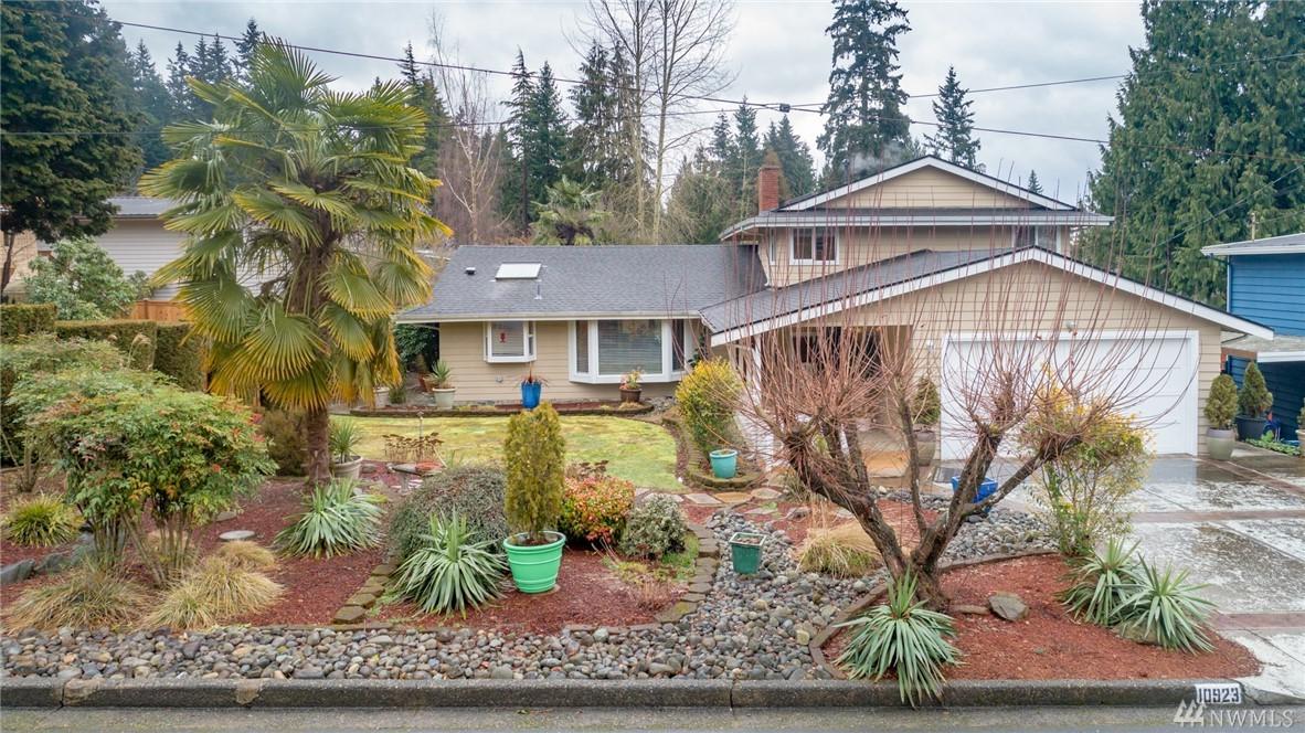 10923 48th St - Photo 1