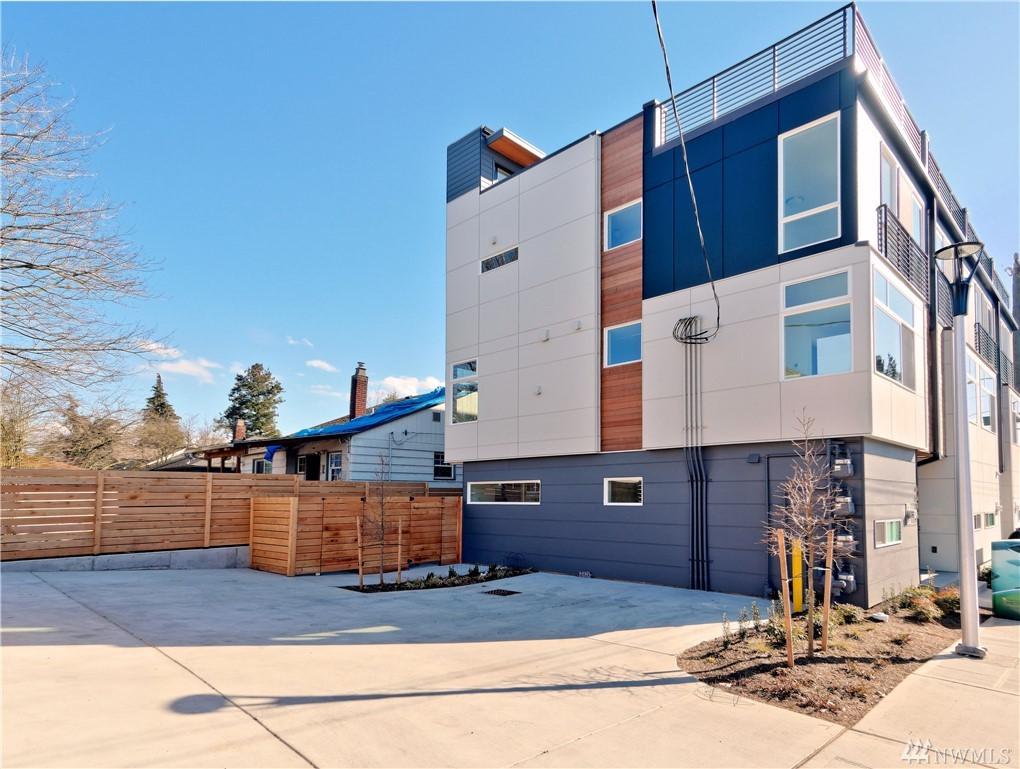 4606 Phinney Ave - Photo 1