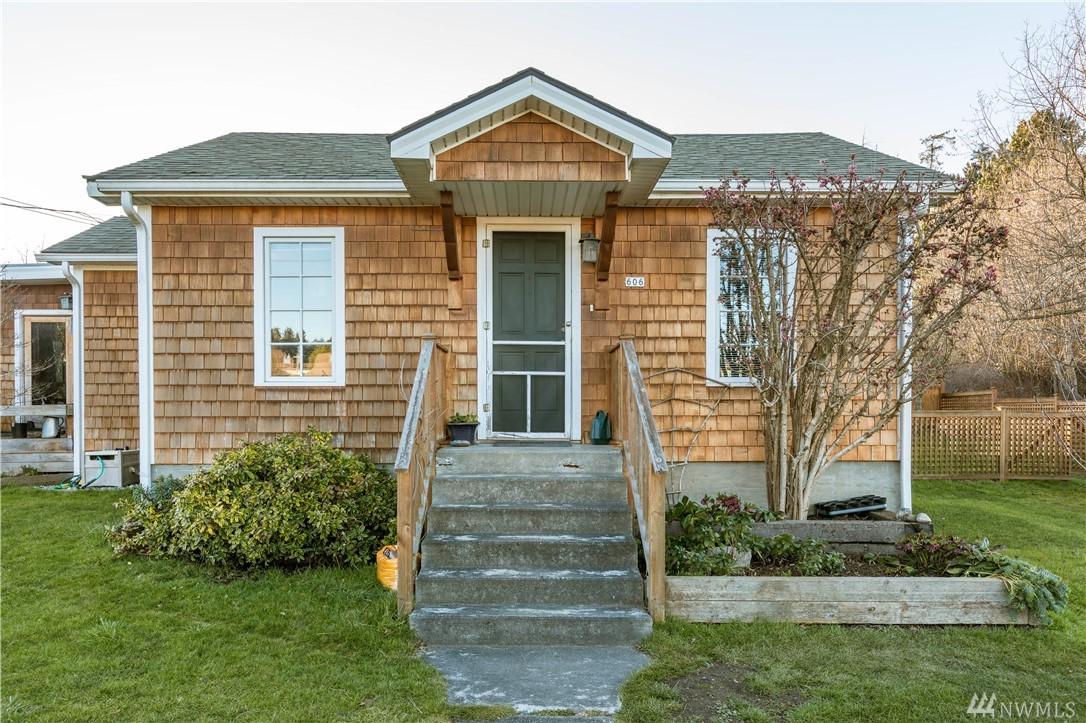 606 Gould St - Photo 1