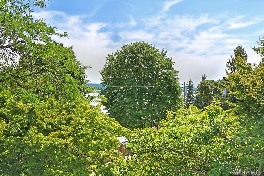733 37th Ave - Photo 1