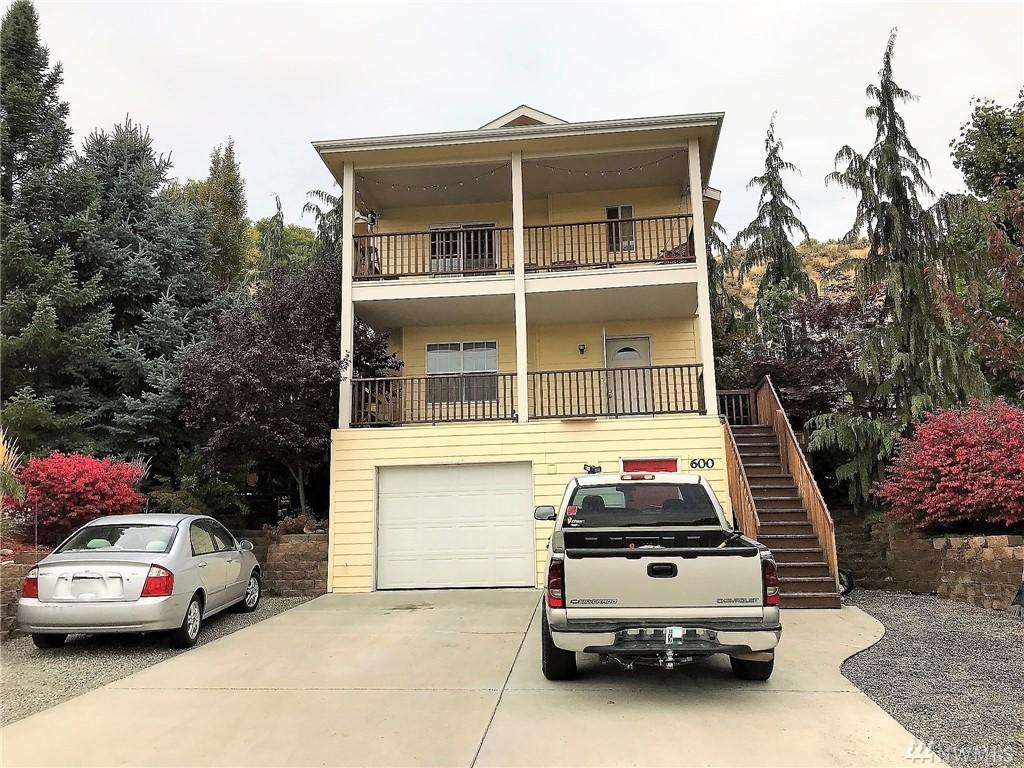 600 Bartlett Ave - Photo 1