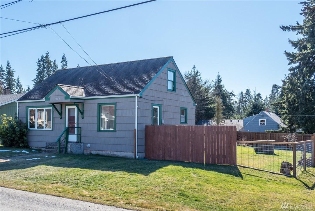 2202 Monroe Ave - Photo 1