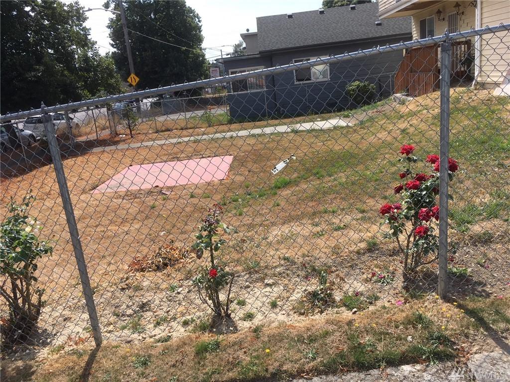 7801 Rainier Ave - Photo 1