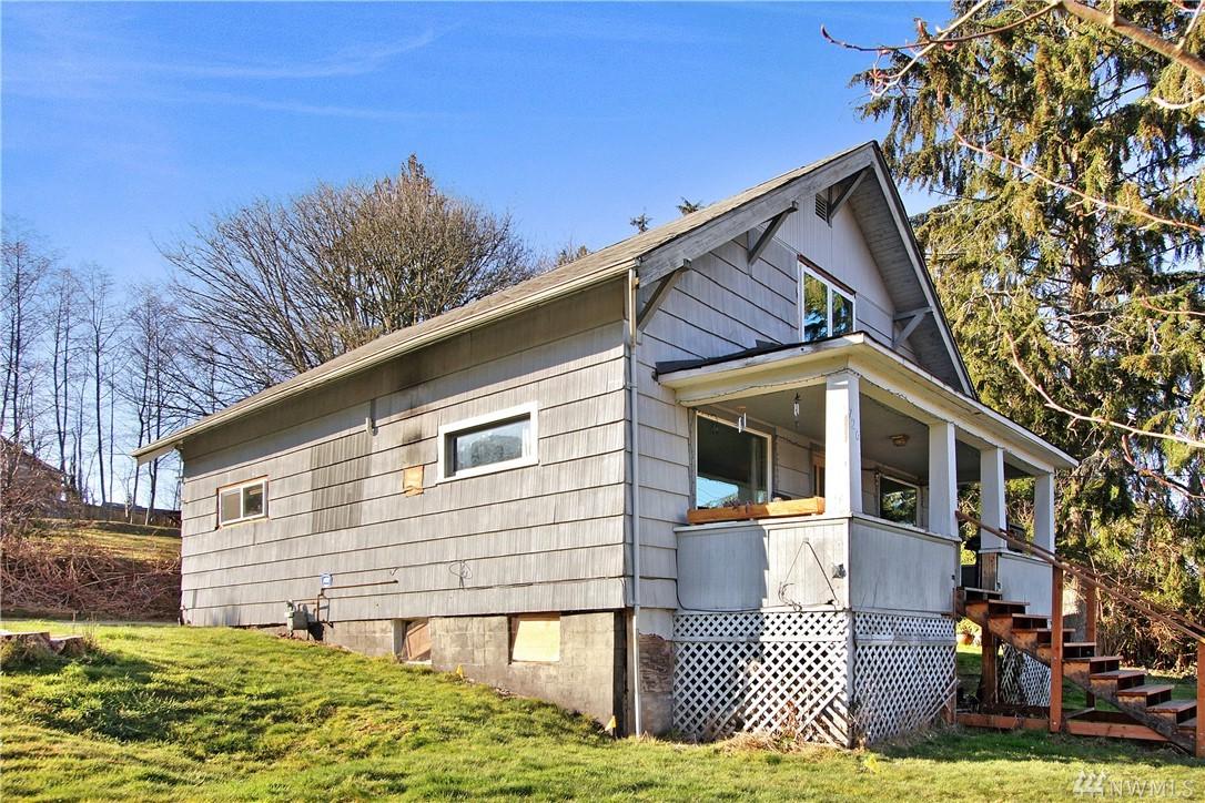 726 99th Ave - Photo 1