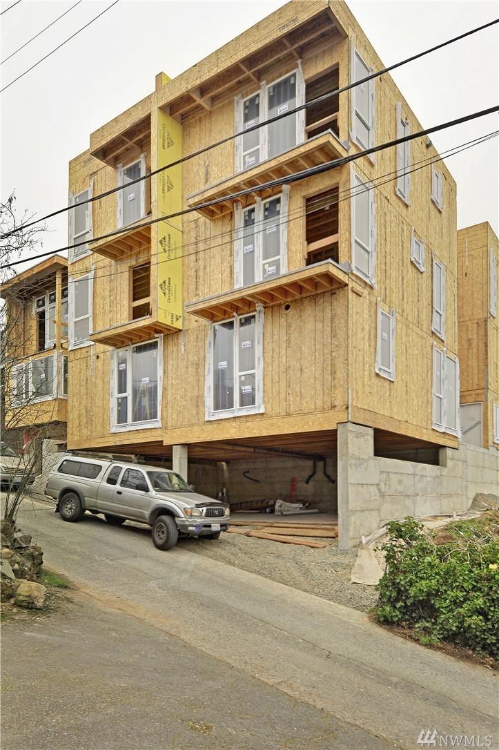 3910 Hudson St - Photo 1